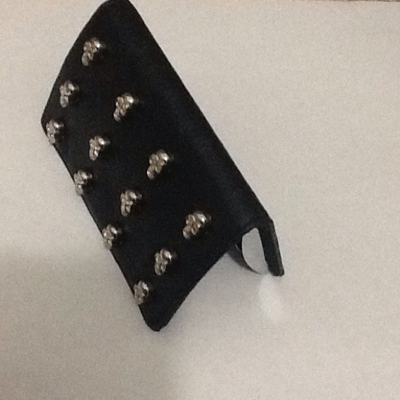 ⛔️SOLD OUT⛔️🎫 Skull id Holder 🎫 - Picture 3 of 3