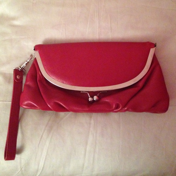 Red clutch