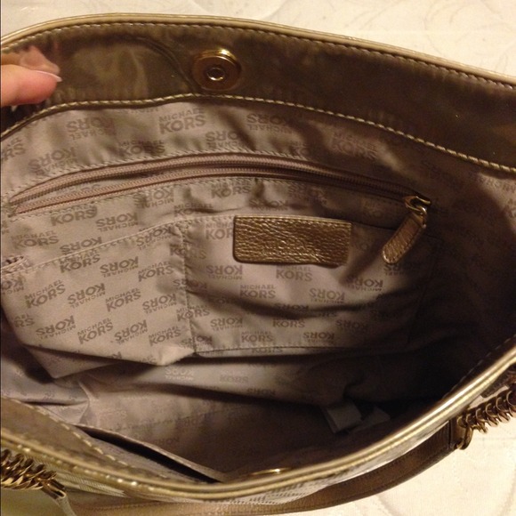 Gold Michael Kors purse - Picture 4 of 4