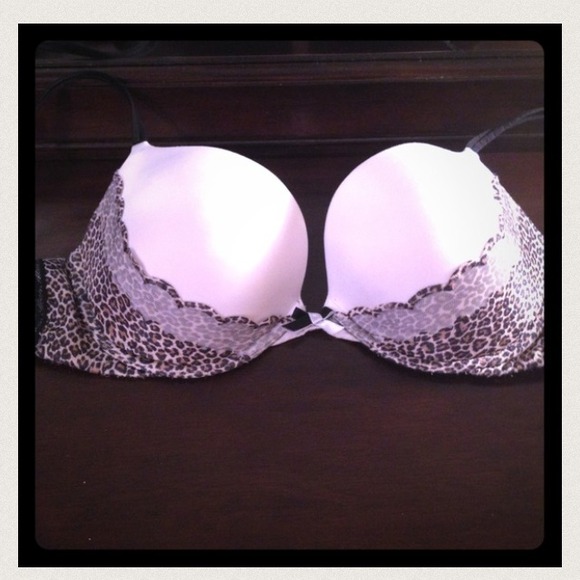 2 VS bras! Bundled💞