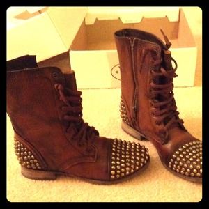 Steven Madden Studded Boots NWT   price negotiable