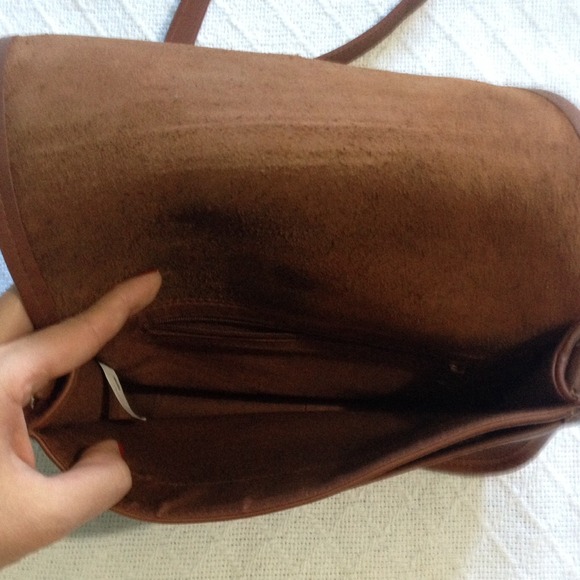 Cognac leather handbag with gold turnlock - Picture 3 of 4