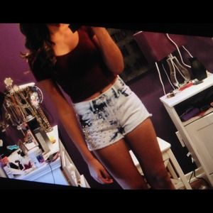 HIGH WAISTED ACID WASH STUDDED SHORTS❤️❤️😻😻😻