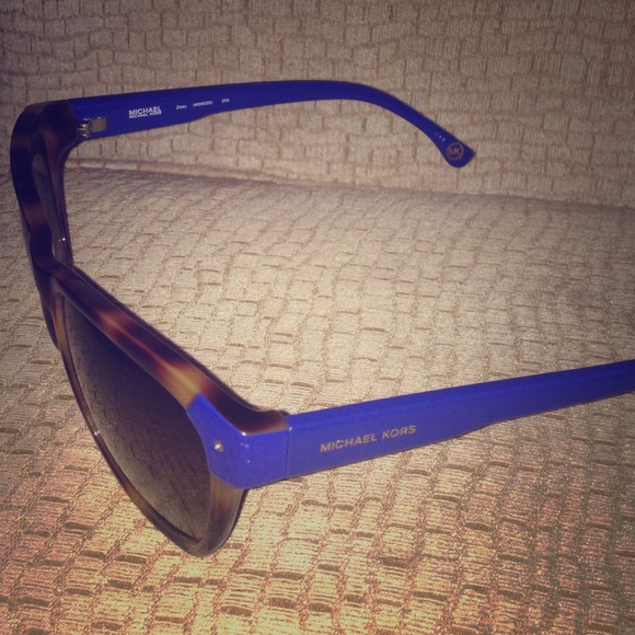 💯% AUTHENTIC MICHAEL KORS SUNGLASSES 😎