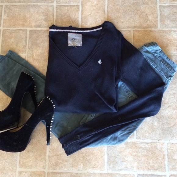 NWOT Volcom Cardigan with Button Up Sleeve Detail