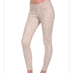 Hue Leopard Leggings