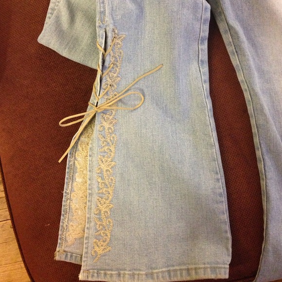 Light blue jeans - Picture 2 of 4