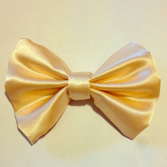 Silky peach hair bow