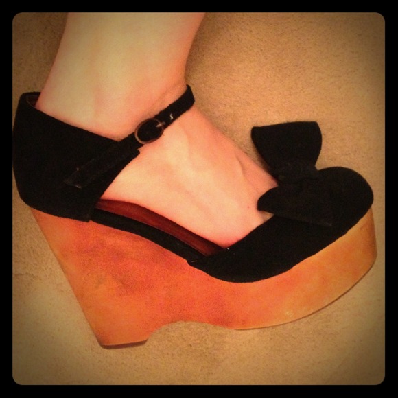 SOLD! Jeffrey Campbell Daisy D Bow Wedges - Picture 1 of 3