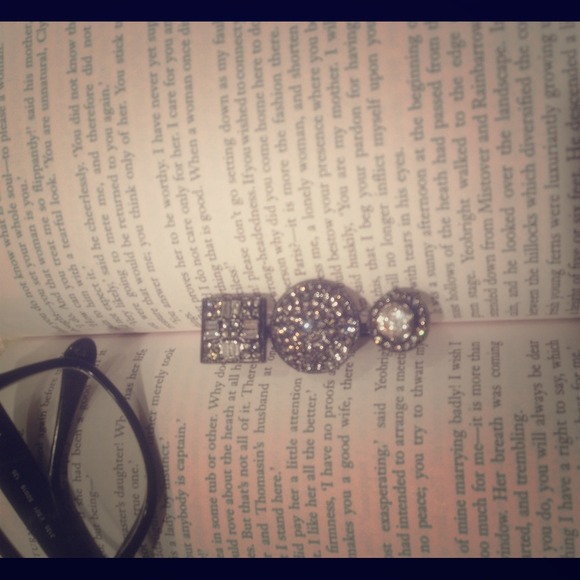 BCBG statement 2 Finger Ring! Never been worn.