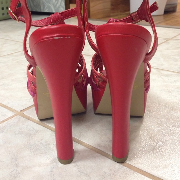 Heel - Picture 3 of 4