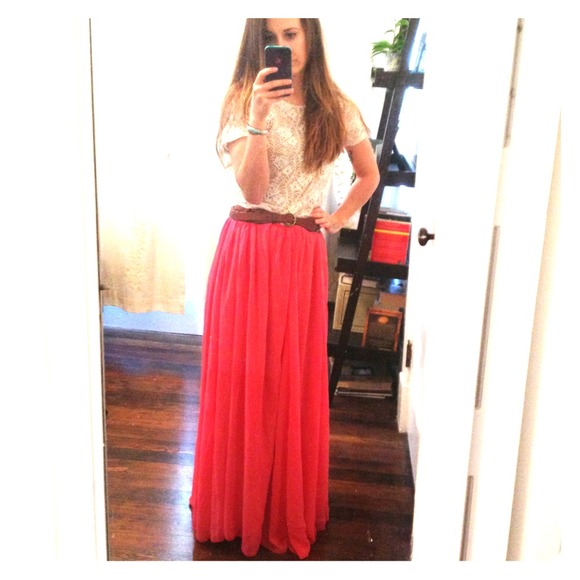Dresses & Skirts - Flowy pink chiffon maxi skirt