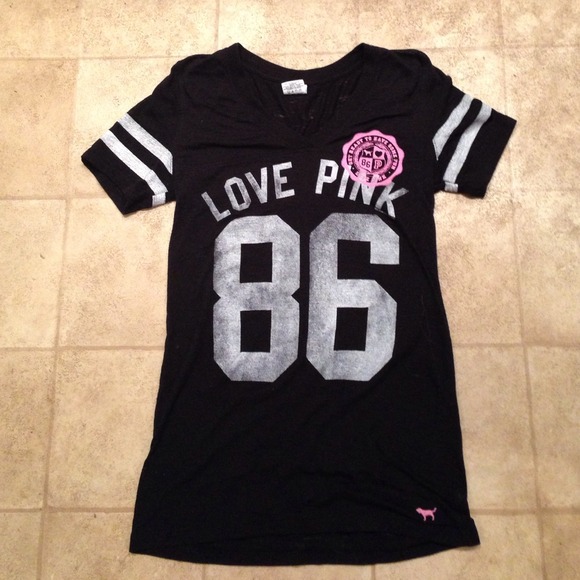 VS shirt, black, w/ jersey sleeves, & v-cut neck. - Picture 1 of 1