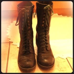 Reduced! Guess brown combat boots