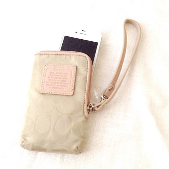 📱📱Coach Nylon Universal Case Silver/Khaki📲📱