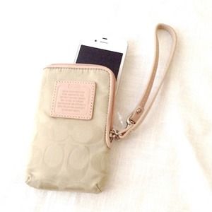 📱📱Coach Nylon Universal Case Silver/Khaki📲📱