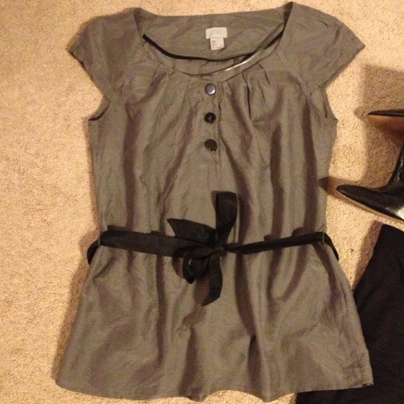 H&M Gray sleeveless blouse - Picture 2 of 4