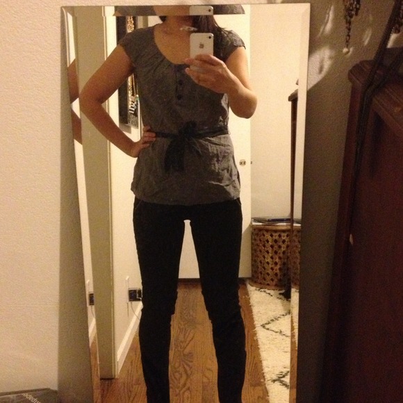 H&M Gray sleeveless blouse - Picture 3 of 4