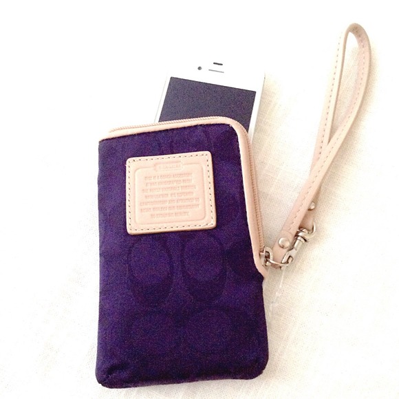 📲📲Coach Nylon Universal Case Silver/Navy📲📲