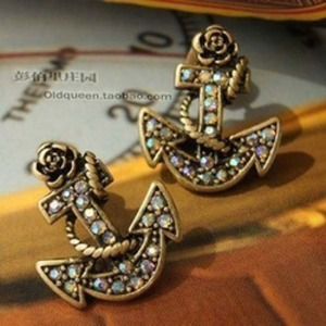 Beutifulll stud earrings
