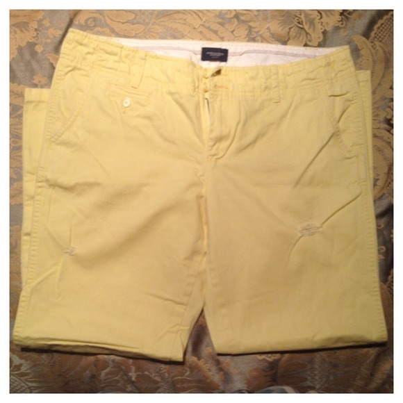 American Eagle Khaki Capri
