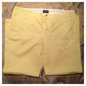 American Eagle Khaki Capri
