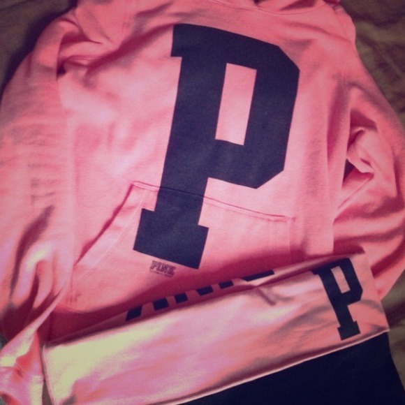 Vs sweatshirt and yoga🚨reserved🚨