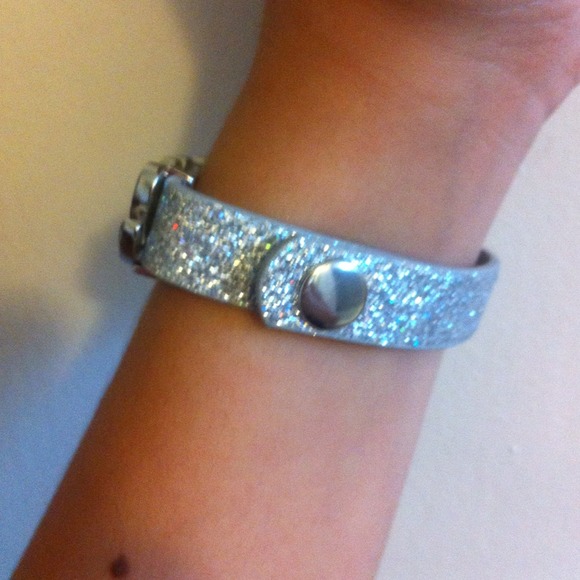 Minnie Mouse Bracelet - Picture 4 of 4