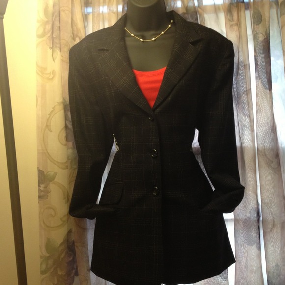 Black w/ white design skirt/blazer suit set
