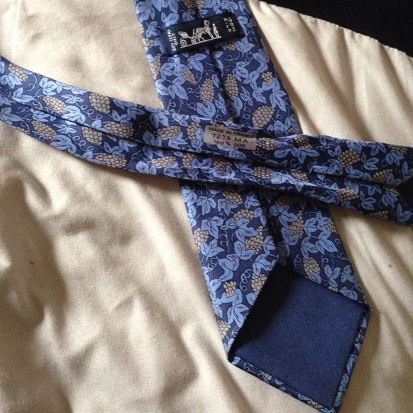 Hermes tie! - Picture 1 of 3