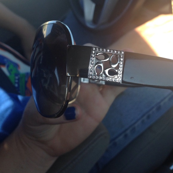 *NEW PRICE* Only Worn ONCE Coach Sunglasses - Picture 4 of 4