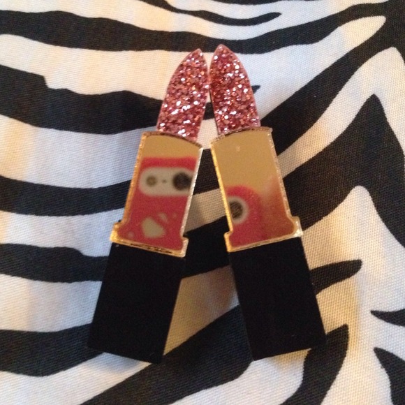 ❌SOLD❌ Lipstick cutout earrings
