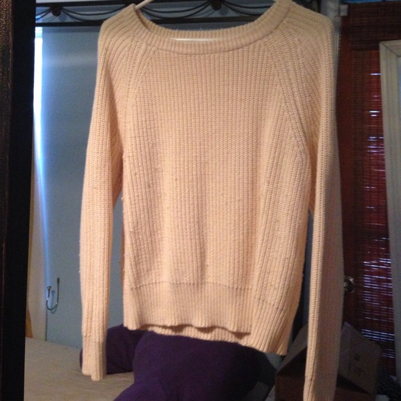 Sweaters - Thick creme sweater