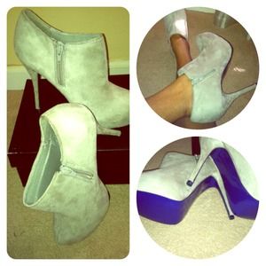 Grey suede like ankle booties