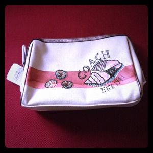 ⚡️SALE⚡️NWT - Coach Cosmetic Bag!