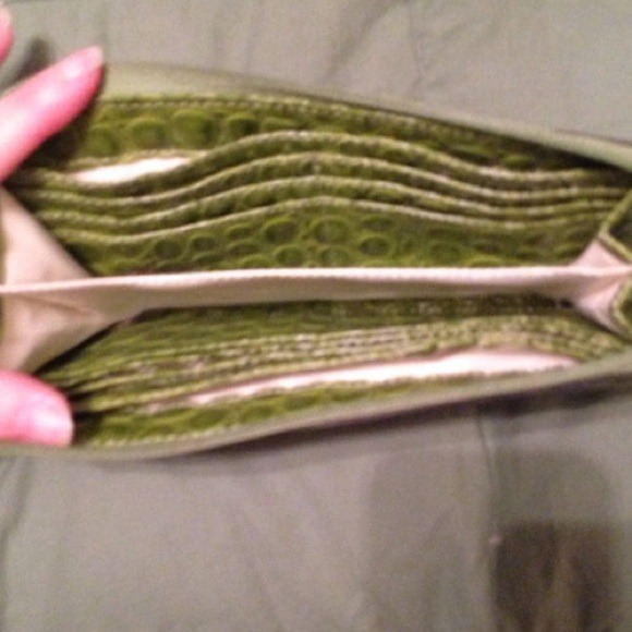 Sold on bundle!! Green crocodile Guess wallet - Picture 2 of 2