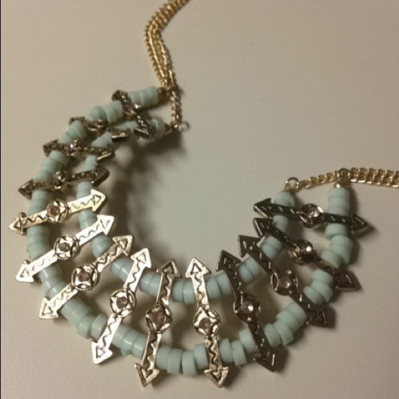 Sold in bundle!! Jade colored necklace - Picture 1 of 1