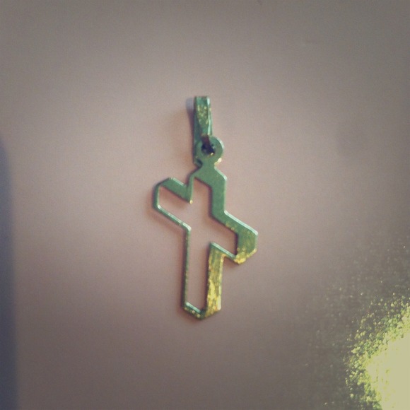 10K 3d cross pendant