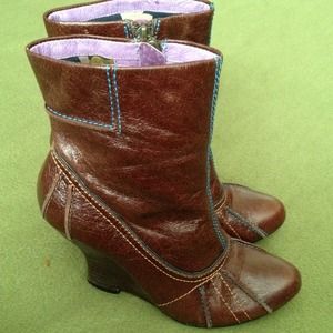 Kenzie wedge boots size 6