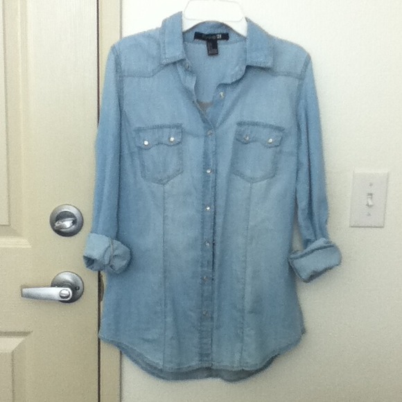 NWOT Light wash, chambray top