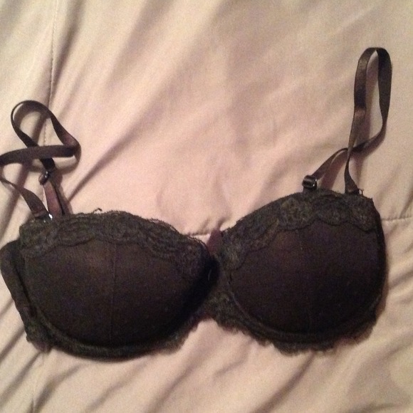 Black bra converts to  strapless
