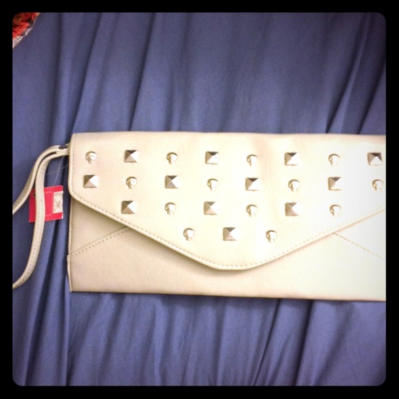 GIFTED! NWT envelope clutch with skulls and studs