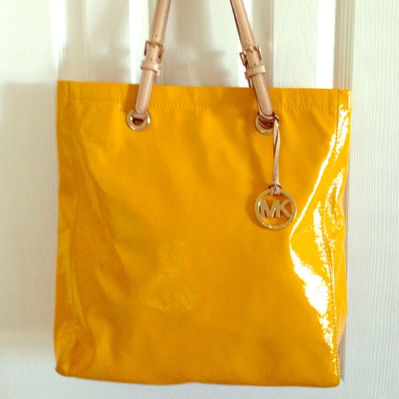 🎀michael kors yellow patent💥price firm