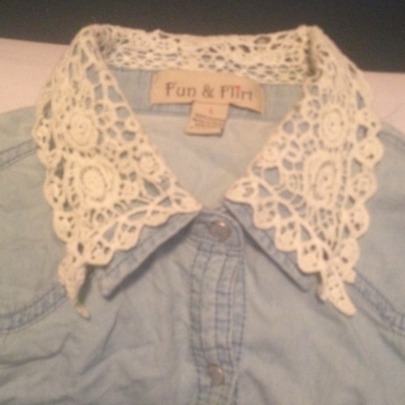 🎀Denim Buttondown🎀 - Picture 2 of 5