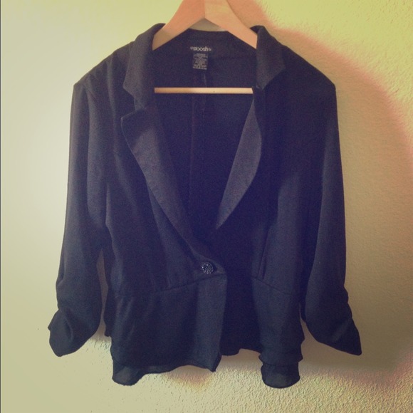 🚫SOLD🚫🎀Cute black blazer🎀