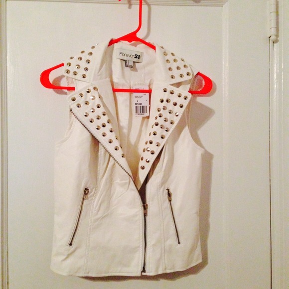 NWT forever 21 studded vest