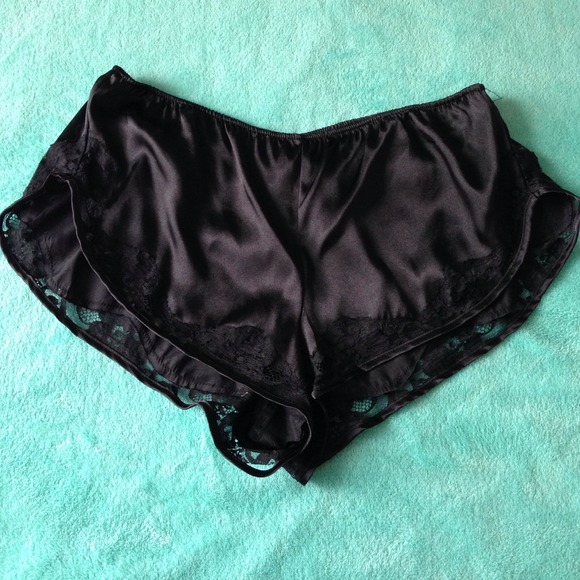 💥SOLD💥NWOT Black silk and lace lingerie set - Picture 2 of 3