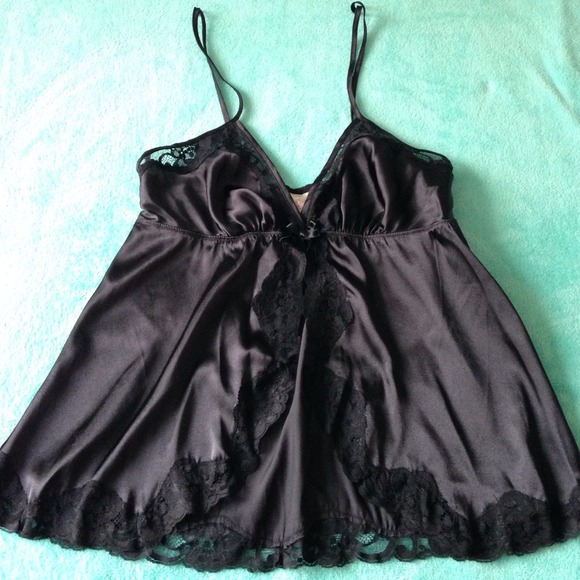 💥SOLD💥NWOT Black silk and lace lingerie set - Picture 3 of 3