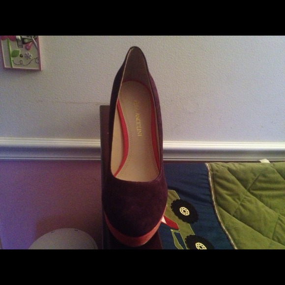 Size 7 shoes. - Picture 2 of 2