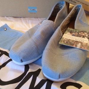 BRAND NEW TOMS w box and flag